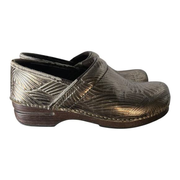 Dansko XP Women’s Embossed Career Nursing Clogs Gold Size 39 US 8.5 - Picture 1 of 9